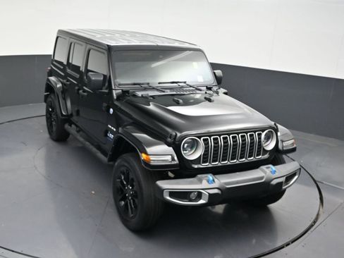 Used 2024 Jeep Wrangler Unlimited Sahara AWD/4WD image 25