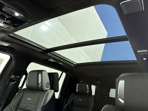 New 2026 Cadillac Escalade ESV V image 13