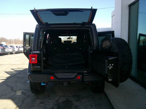 Used 2023 Jeep Wrangler Unlimited Rubicon 4xe w/ Cold Weather Group AWD/4WD image 7