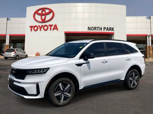 Used 2022 Kia Sorento S FWD image 1