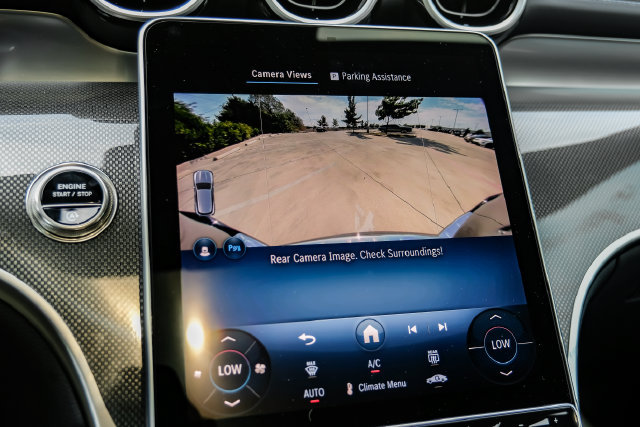 Used 2025 Mercedes-Benz GLC 300 4MATIC image 25