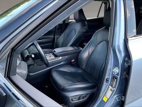 Used 2020 Toyota Highlander Limited FWD image 19