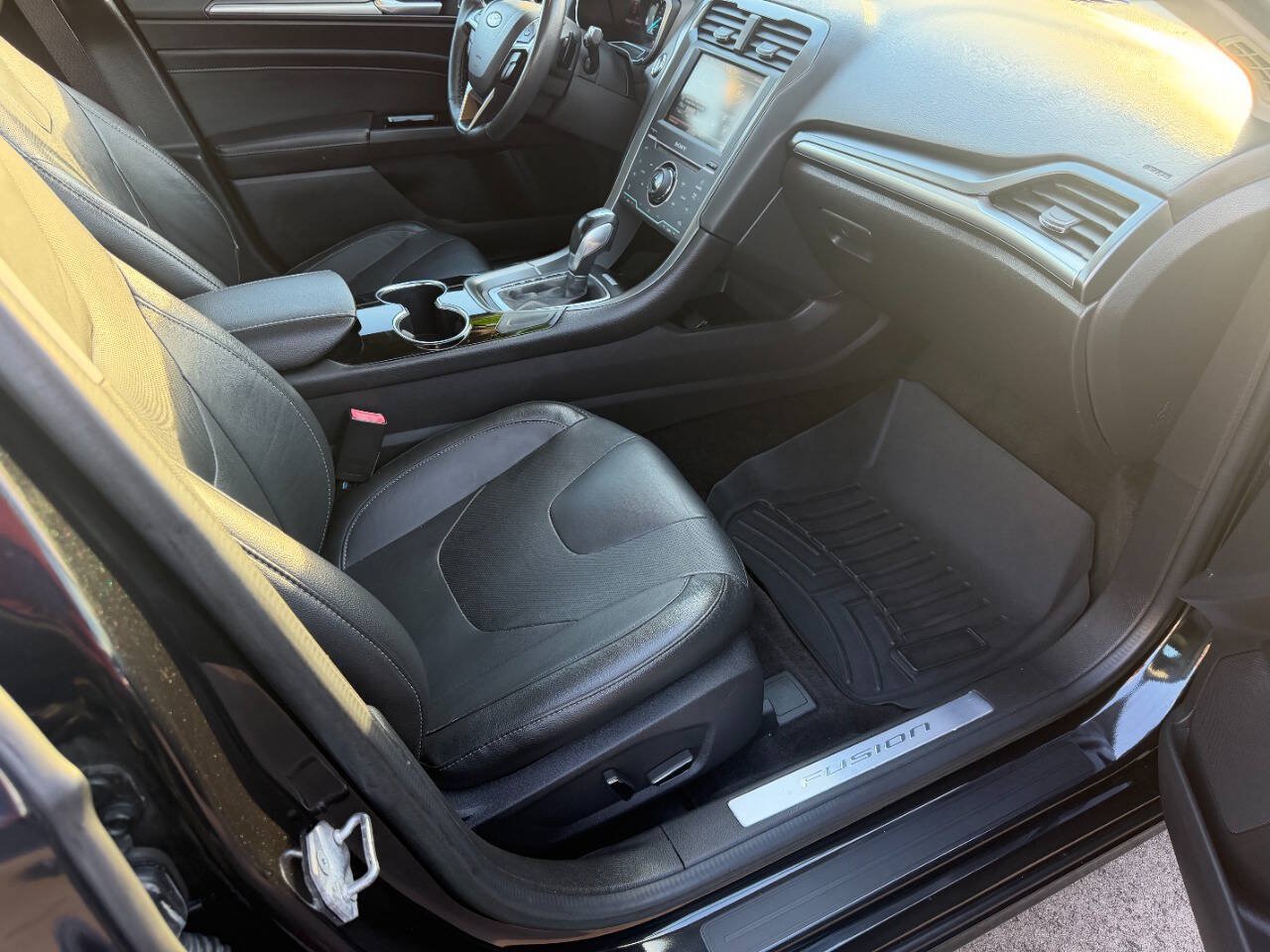 Used 2014 Ford Fusion Titanium FWD image 14