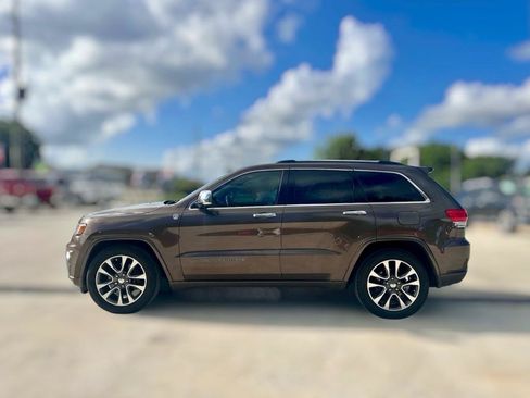Used 2018 Jeep Grand Cherokee Overland AWD/4WD image 5