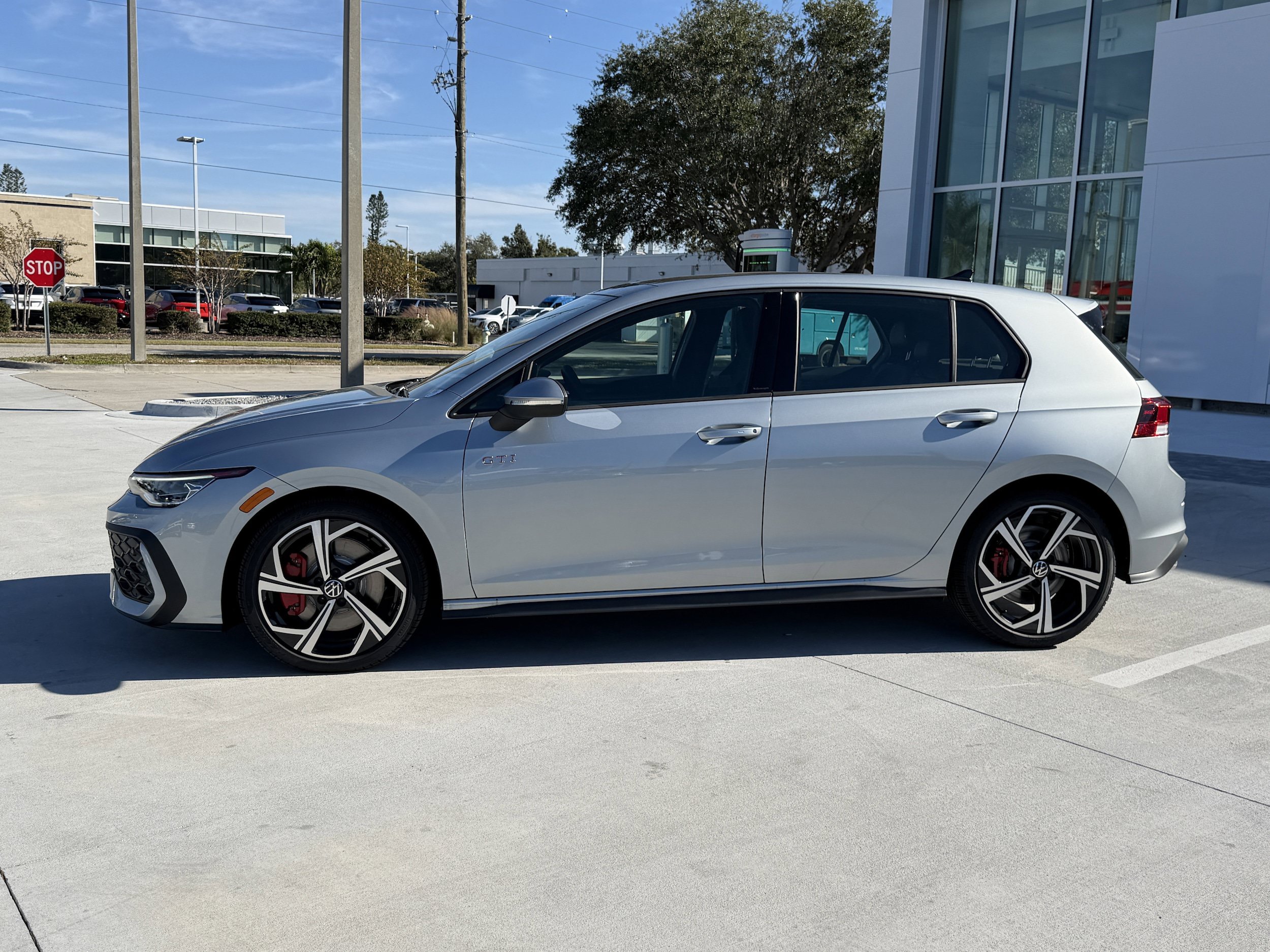 New 2026 Volkswagen GTI SE FWD image 6