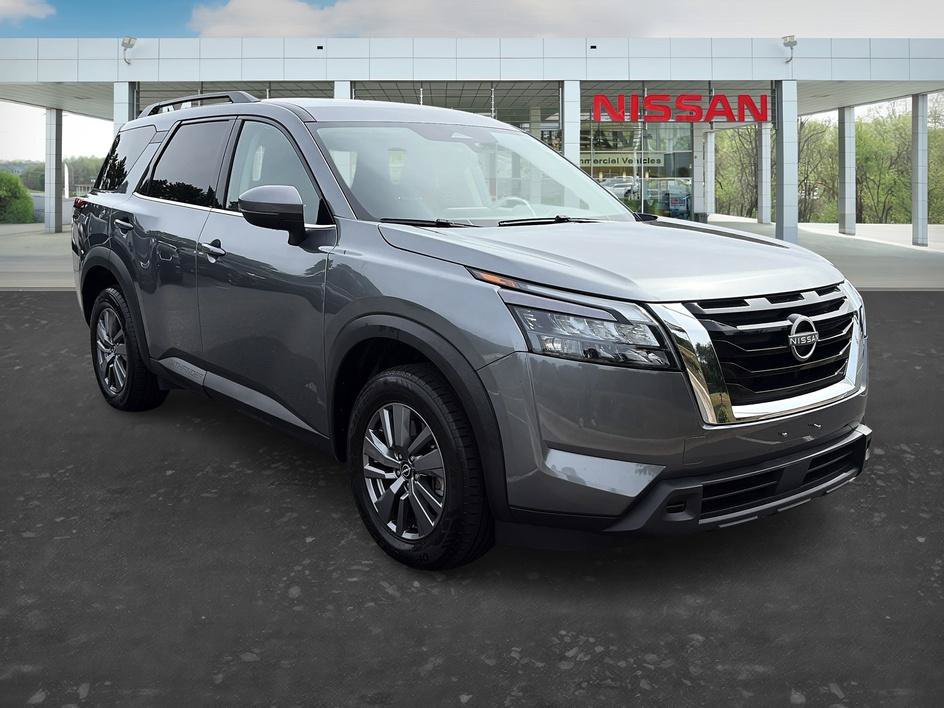 Certified 2025 Nissan Pathfinder SV FWD image 7
