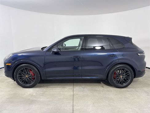 New 2026 Porsche Cayenne GTS image 2