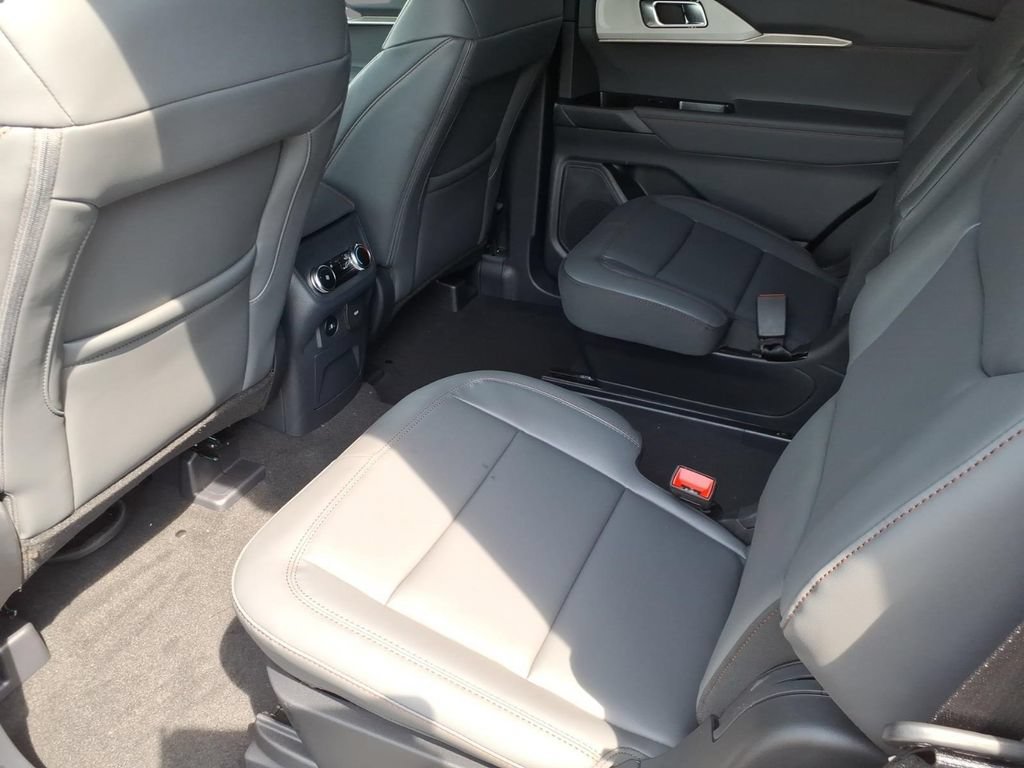 New 2027 Ford Explorer Active w/ Active Comfort Package AWD/4WD image 16