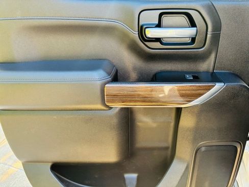 Used 2022 Chevrolet Silverado 1500 LT Trail Boss w/ Convenience Package II image 12