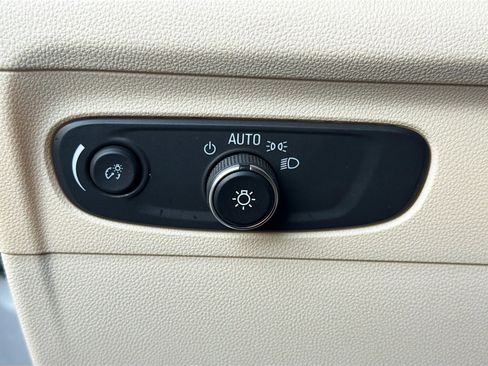 Used 2021 Buick Envision Essence image 33