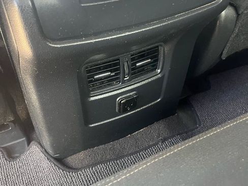 Used 2018 Nissan Titan SV w/ SV Convenience Package RWD image 13