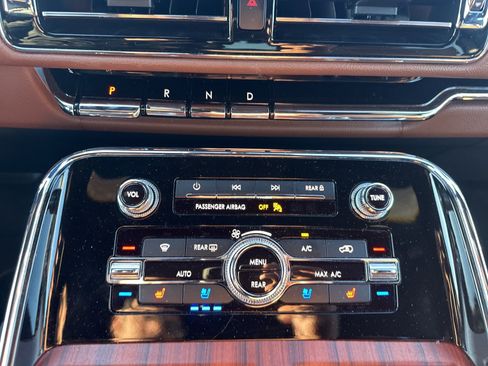 Used 2024 Lincoln Navigator Reserve image 27