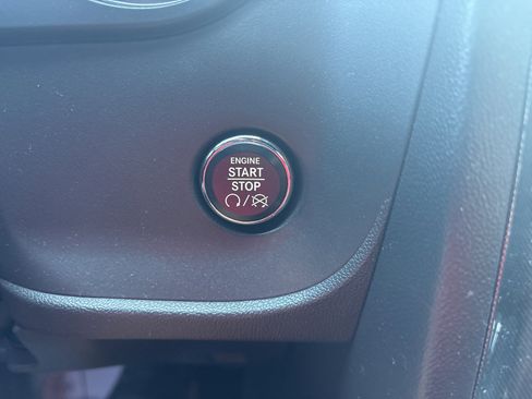 Used 2011 Dodge Challenger image 20