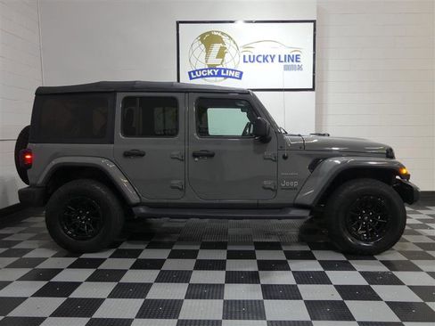 Used 2018 Jeep Wrangler Unlimited Sahara image 6