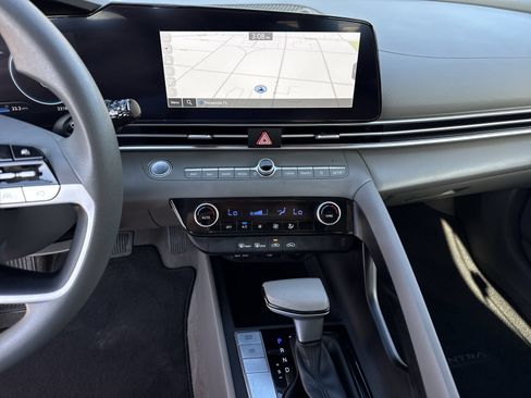 Used 2024 Hyundai Elantra SEL FWD image 28