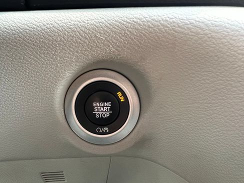 Used 2024 Chrysler Pacifica Touring-L FWD image 36