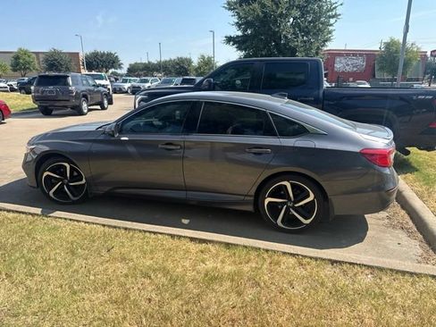 Used 2018 Honda Accord Sport image 5