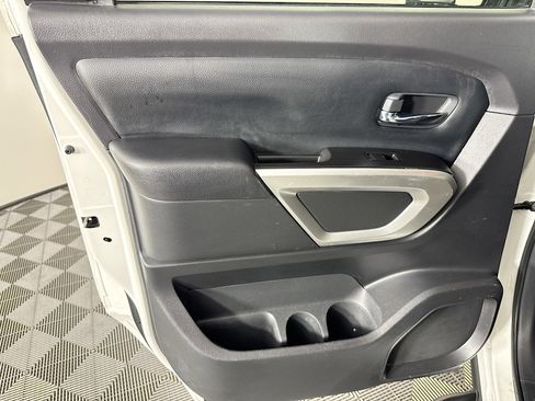Used 2023 Nissan Titan SV w/ SV Convenience Package image 24