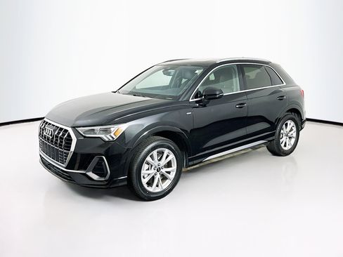 Used 2024 Audi Q3 2.0T Premium image 3