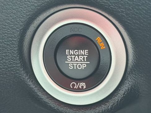 Used 2025 Chrysler Pacifica Select FWD image 51