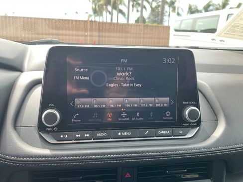 Used 2024 Nissan Rogue S AWD/4WD image 20