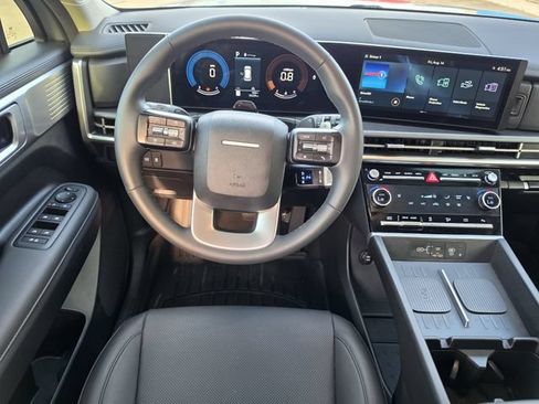 Used 2025 Hyundai Santa Fe SEL FWD image 9