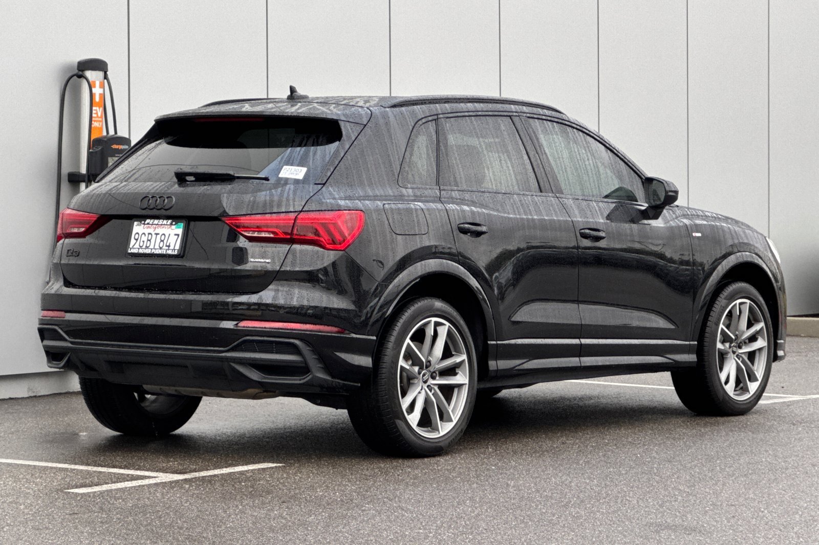 Used 2023 Audi Q3 2.0T Premium w/ Black Optic Sport Package AWD/4WD image 5