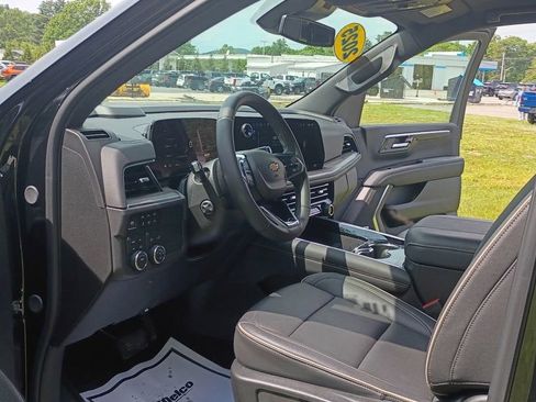 Used 2025 Chevrolet Tahoe Premier AWD/4WD image 11