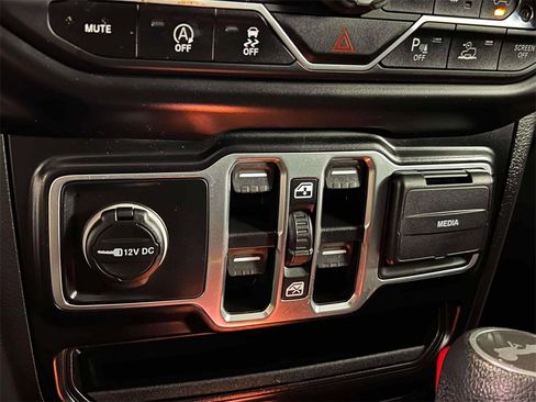 Used 2021 Jeep Wrangler Unlimited Sport image 29