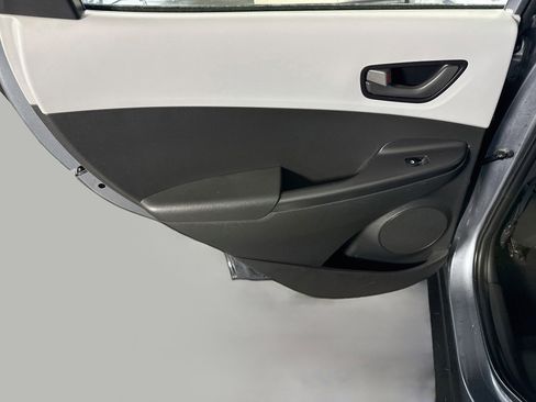 Used 2018 Hyundai Kona SE FWD image 25