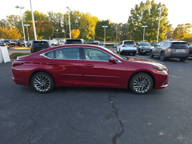 Used 2025 Lexus ES 350 Ultra Luxury FWD image 2