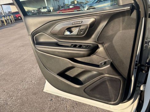 Used 2023 GMC Terrain SLT image 20