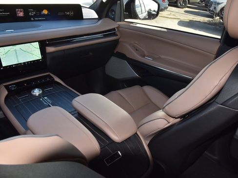 New 2025 Lincoln Navigator L Black Label image 18