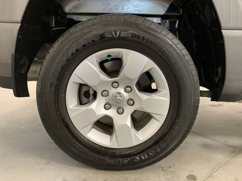 Used 2020 RAM 1500 Big Horn AWD/4WD image 9