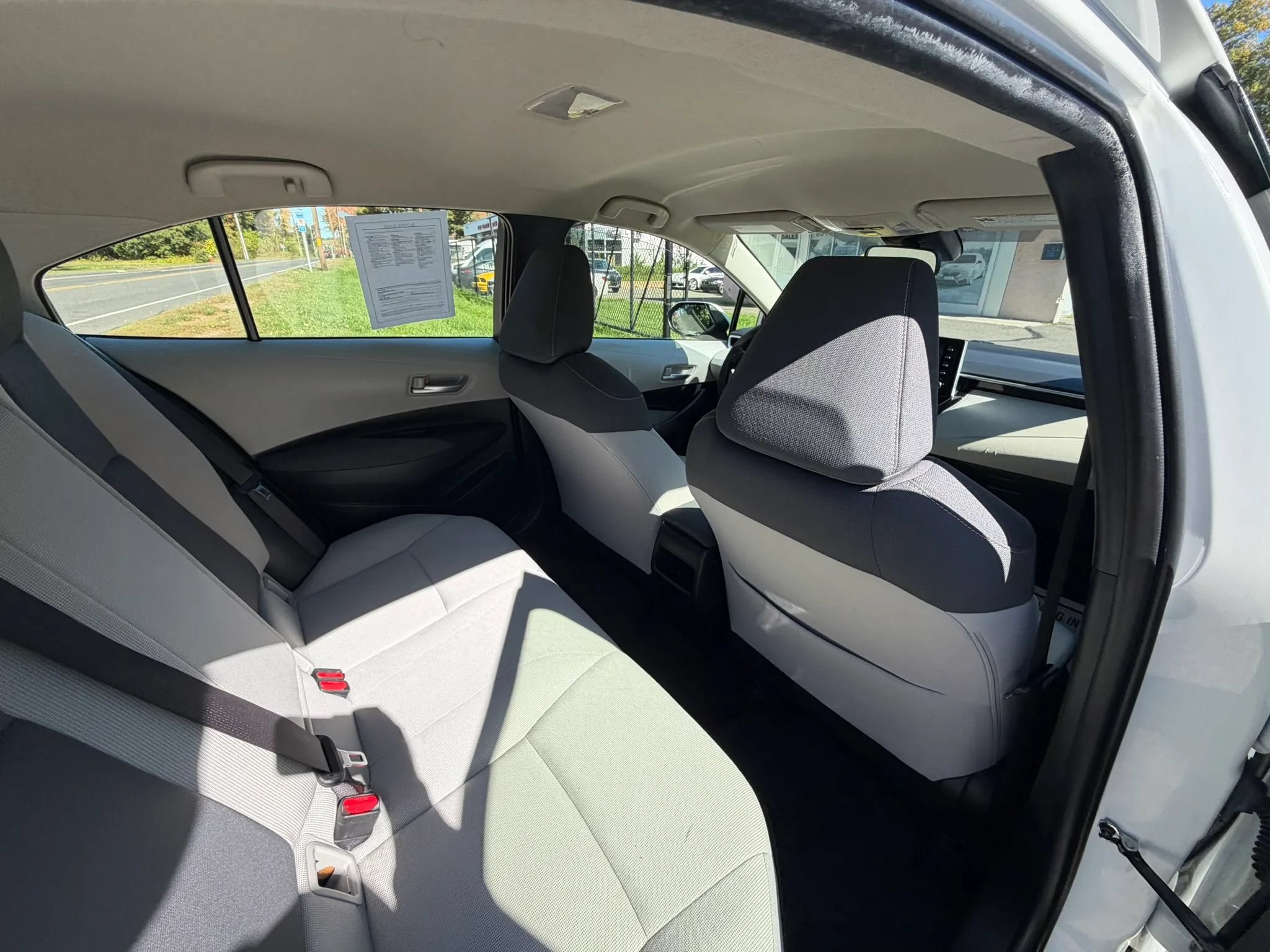 Used 2021 Toyota Corolla LE FWD image 15