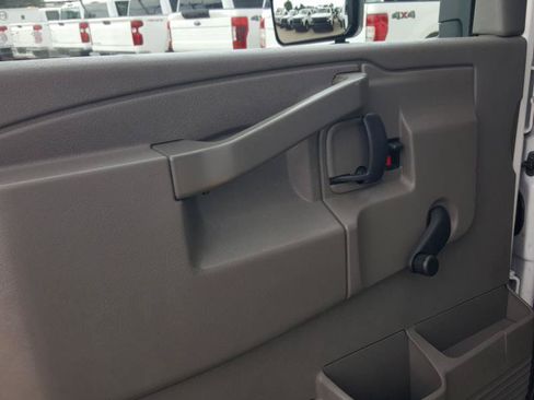 Used 2018 GMC Savana 3500 w/ Driver Convenience Package RWD image 24