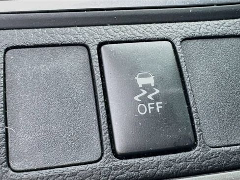 Used 2017 Toyota Camry XLE FWD image 11