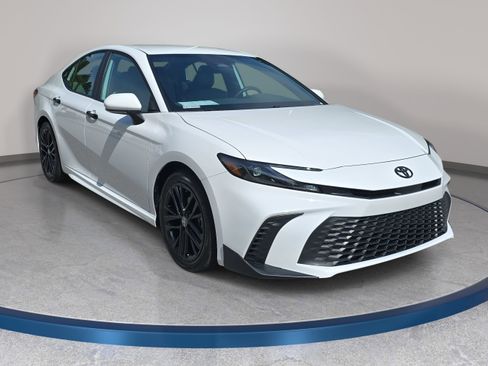 Used 2026 Toyota Camry SE FWD image 3
