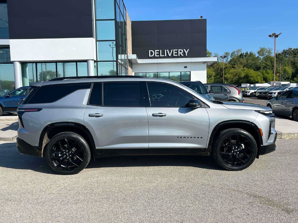 Used 2024 Chevrolet Traverse RS FWD image 29