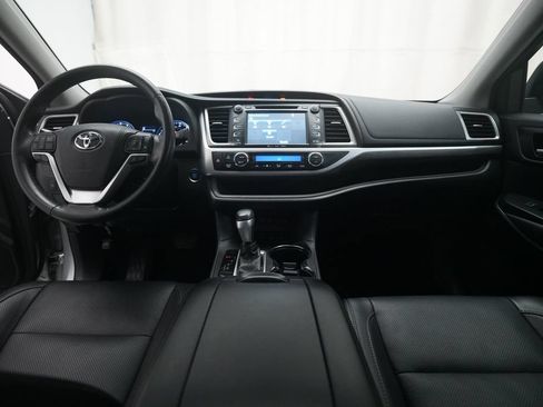 Used 2017 Toyota Highlander Limited AWD/4WD image 5