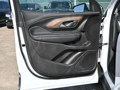 Used 2020 GMC Terrain SLE w/ Driver Convenience Package FWD image 17