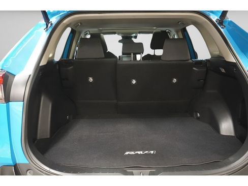 Used 2019 Toyota RAV4 XLE AWD/4WD image 13