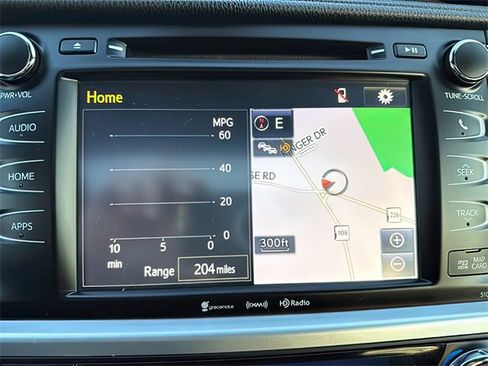 Used 2018 Toyota Highlander XLE image 31