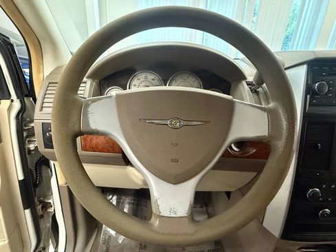 Used 2008 Chrysler Town & Country LX image 24