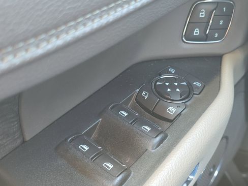 Used 2021 Ford Expedition Limited image 13