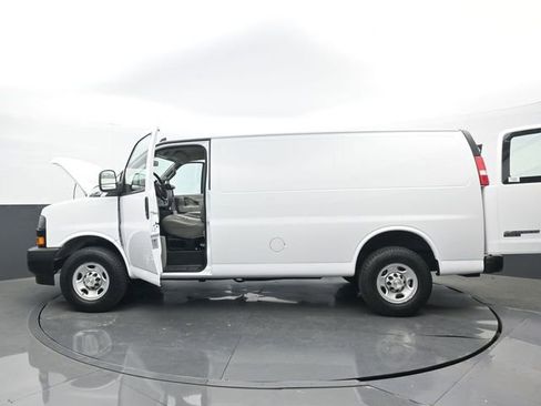 Used 2020 Chevrolet Express 2500 w/ Driver Convenience Package image 28