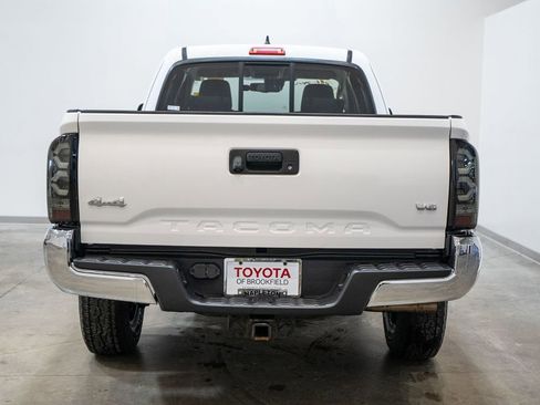 Used 2018 Toyota Tacoma SR5 image 6