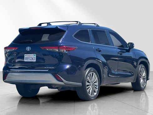 Used 2020 Toyota Highlander Platinum FWD image 4
