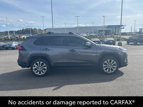 Used 2022 Toyota RAV4 XLE Premium AWD/4WD image 6
