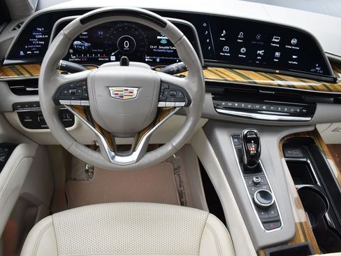 Used 2023 Cadillac Escalade ESV Premium Luxury Platinum w/ Heavy-Duty Trailer Package image 14